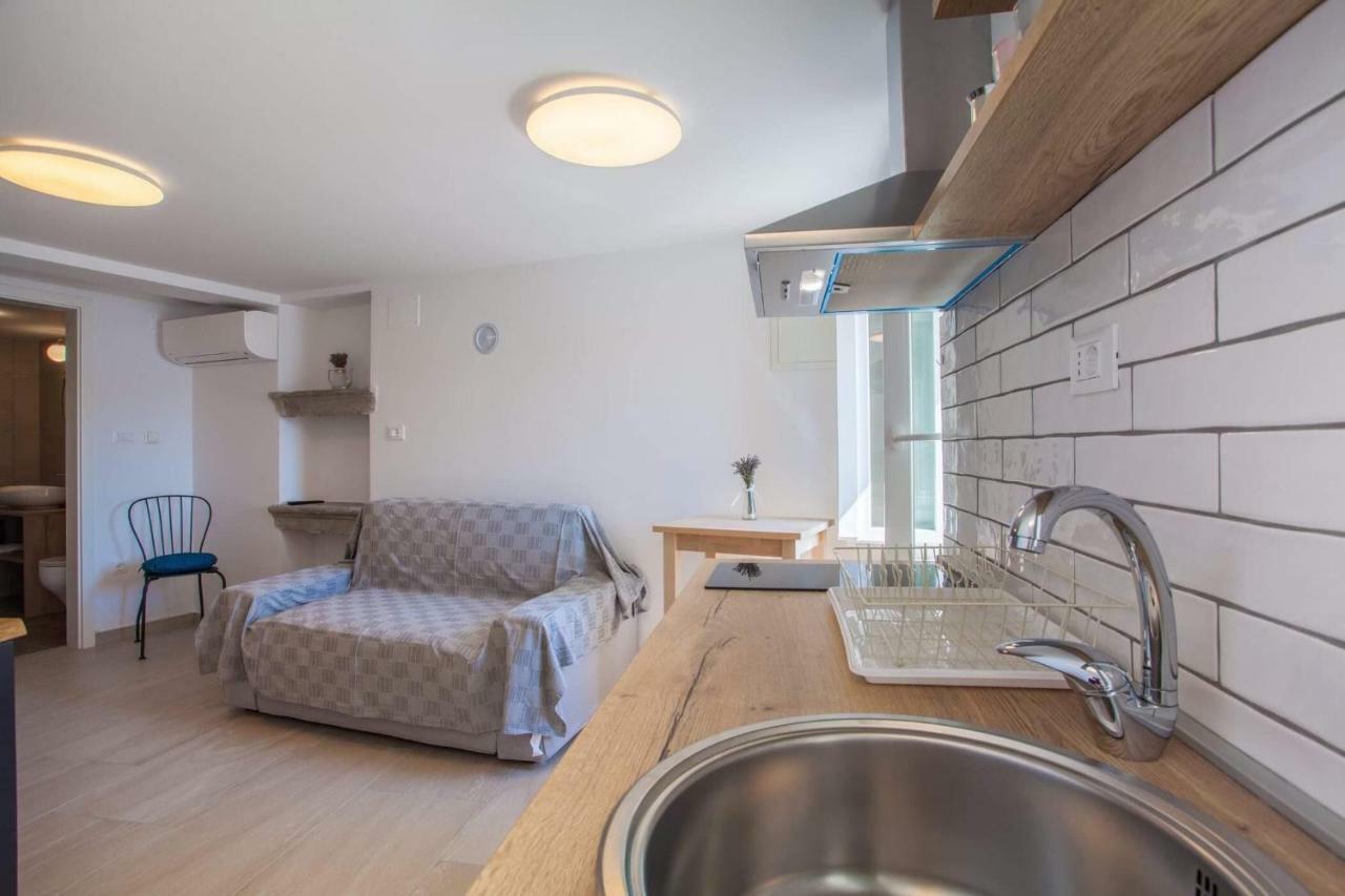Apartmani Kraj Mora Cres Exterior foto